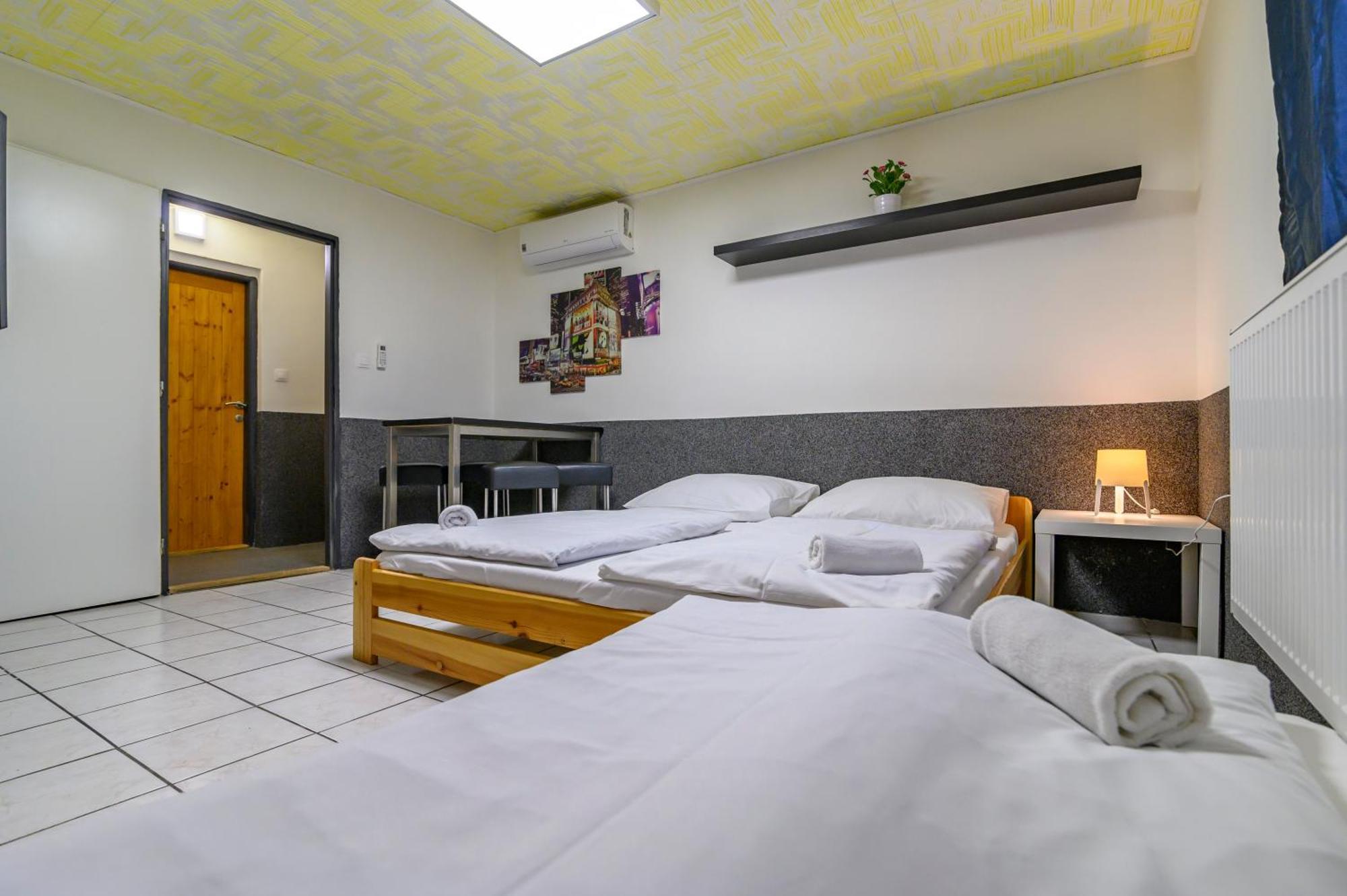 Hostel Seven Прага Екстериор снимка