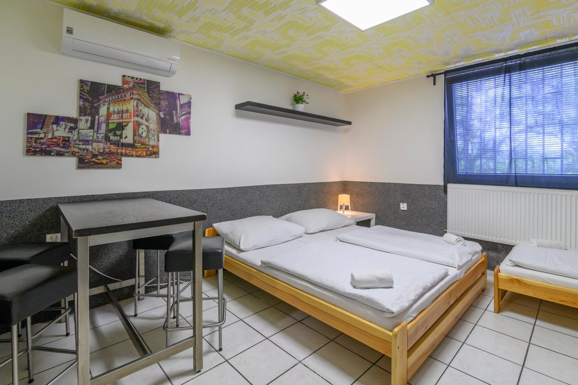 Hostel Seven Прага Екстериор снимка
