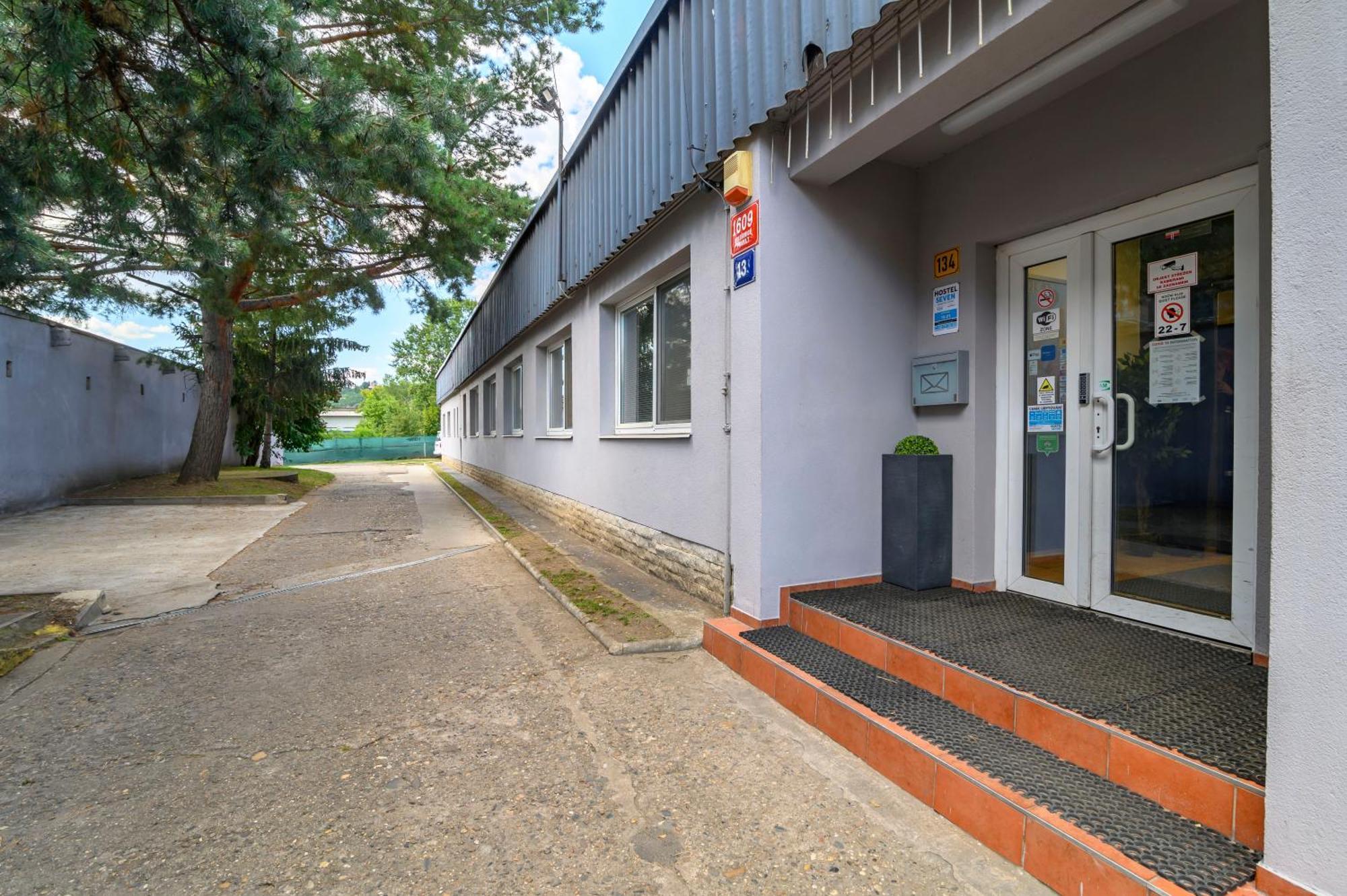 Hostel Seven Прага Екстериор снимка