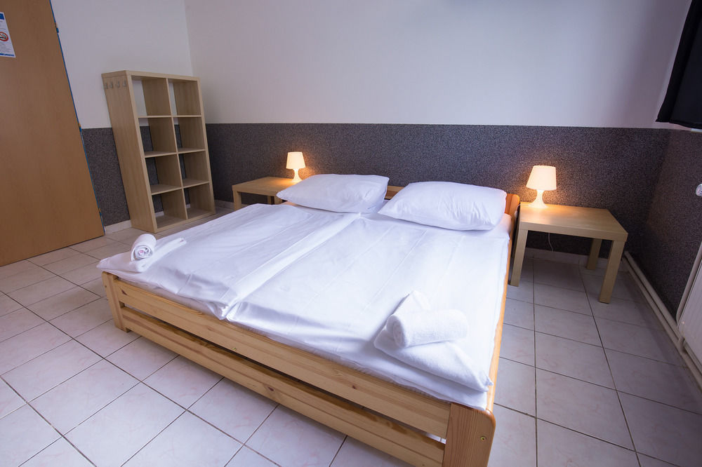 Hostel Seven Прага Екстериор снимка