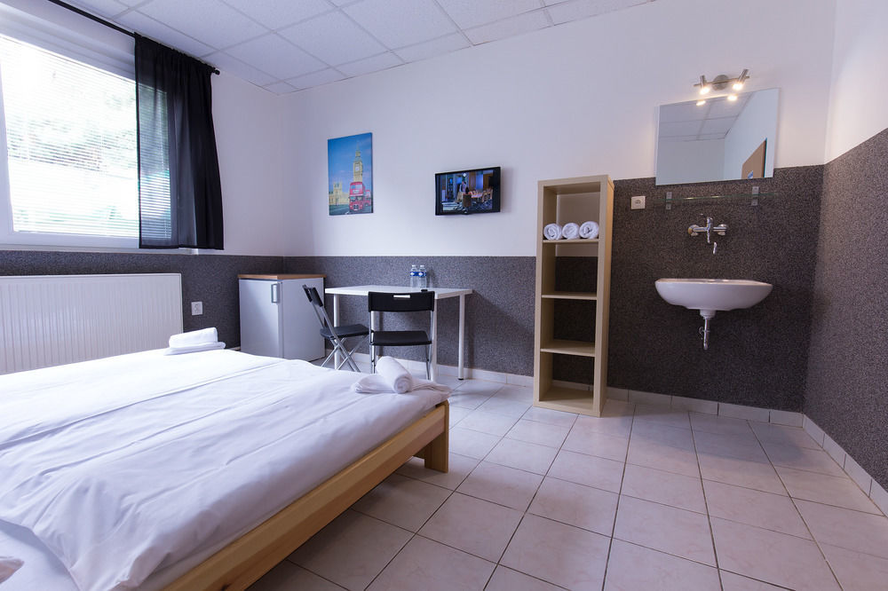 Hostel Seven Прага Екстериор снимка